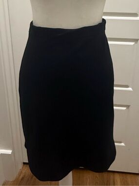 Jaeger. Vintage Wool Pull-on Black Skirt. Size Medium.